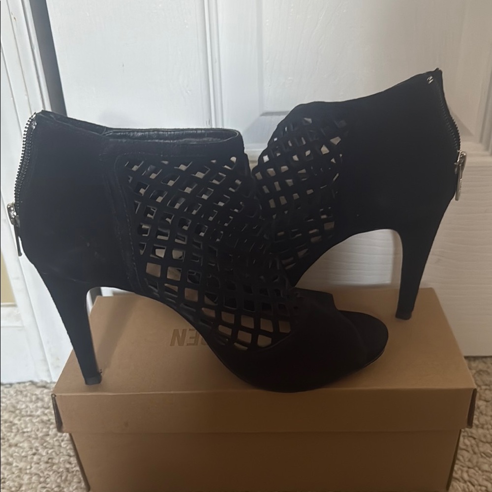 ANTONIO MELANI Black Heels with Sleek Perforated Design